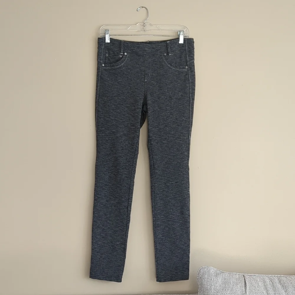 10 Short Kuhl Gray Pull On Style Stretchy Activewear Pants - Picture 1 of 15
